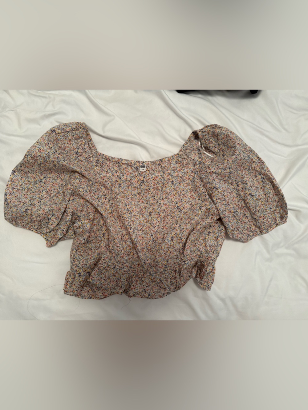Uniqlo Floral Puff-Sleeve Crop Top in Cream Multi